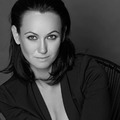 Lukács Melinda a színpad után a való életben is Karády Katalin útjára lépett