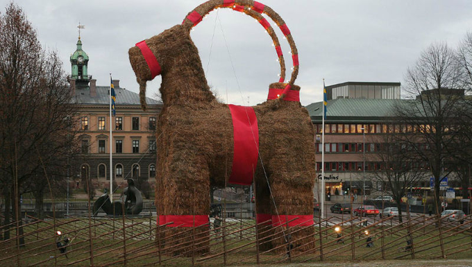 Idén 29-edszerre égett porig a balszerencsés svéd karácsonyi kecske