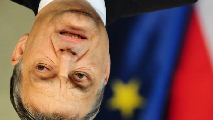 Szerinted minden rendben van ezen a képen Orbán Viktor fejével?