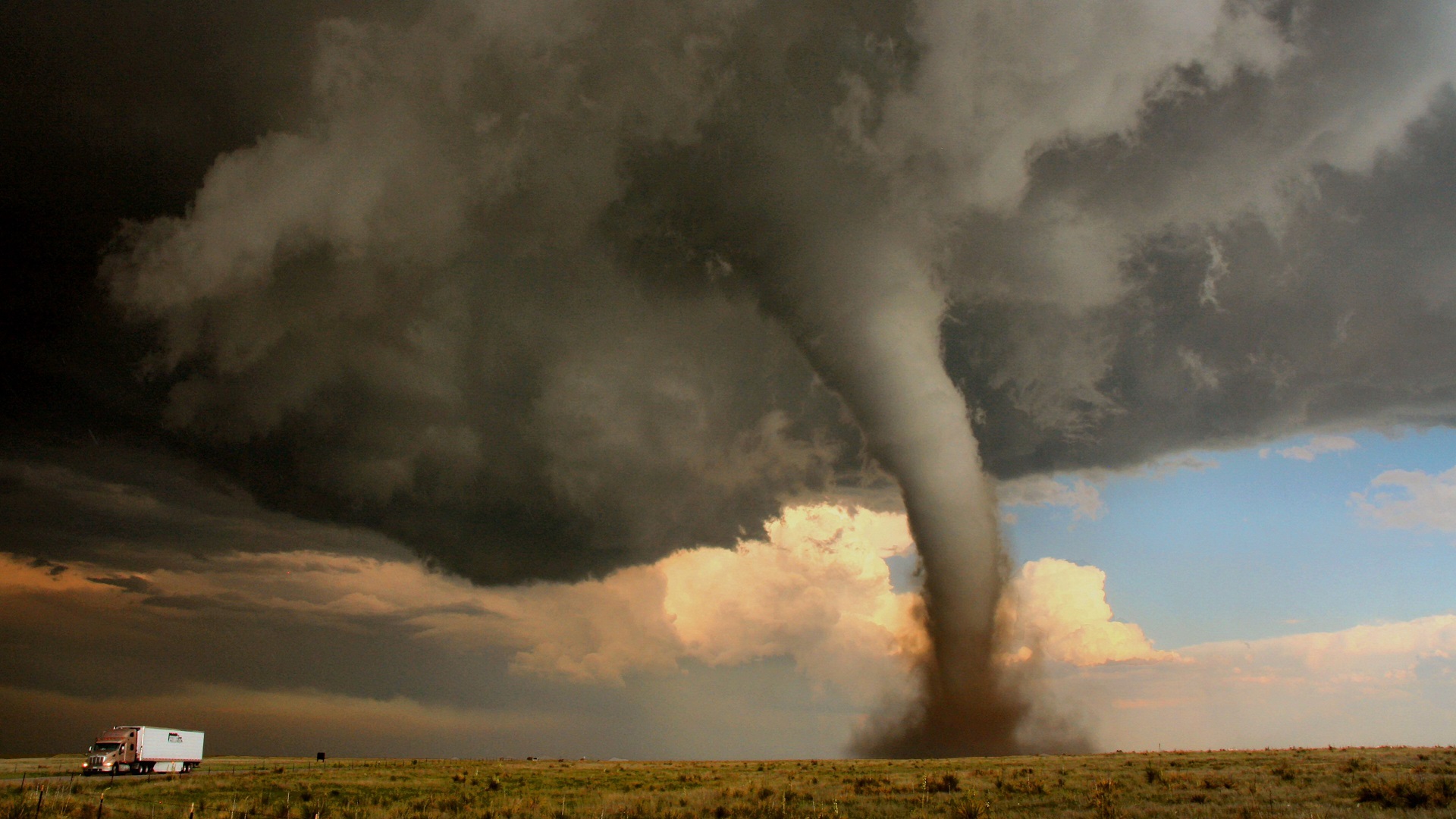 tornado-in-the-usa_-photo-matt-clark.jpg