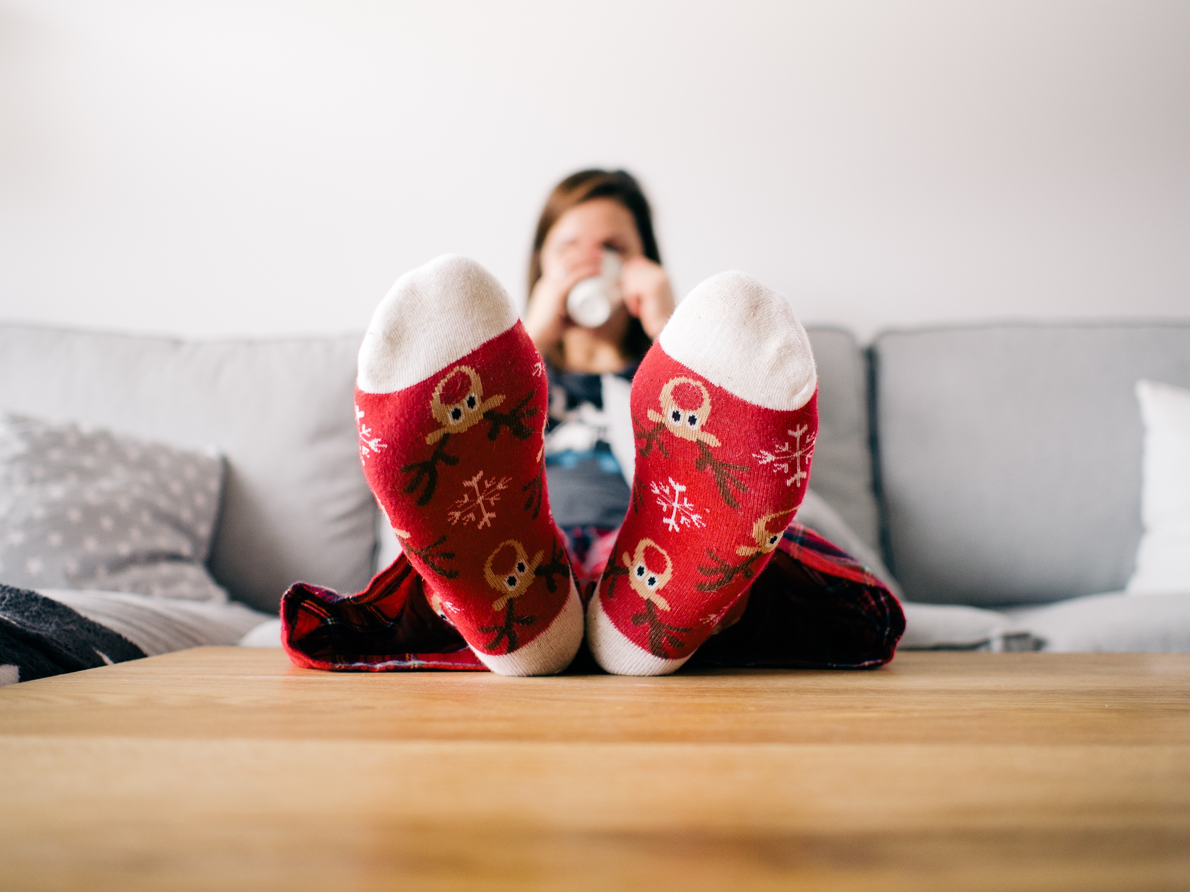 socks-feet-pajamas-table-85842d.jpg