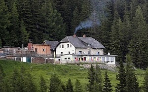 1280px-rax_waxriegelhaus_1.jpg