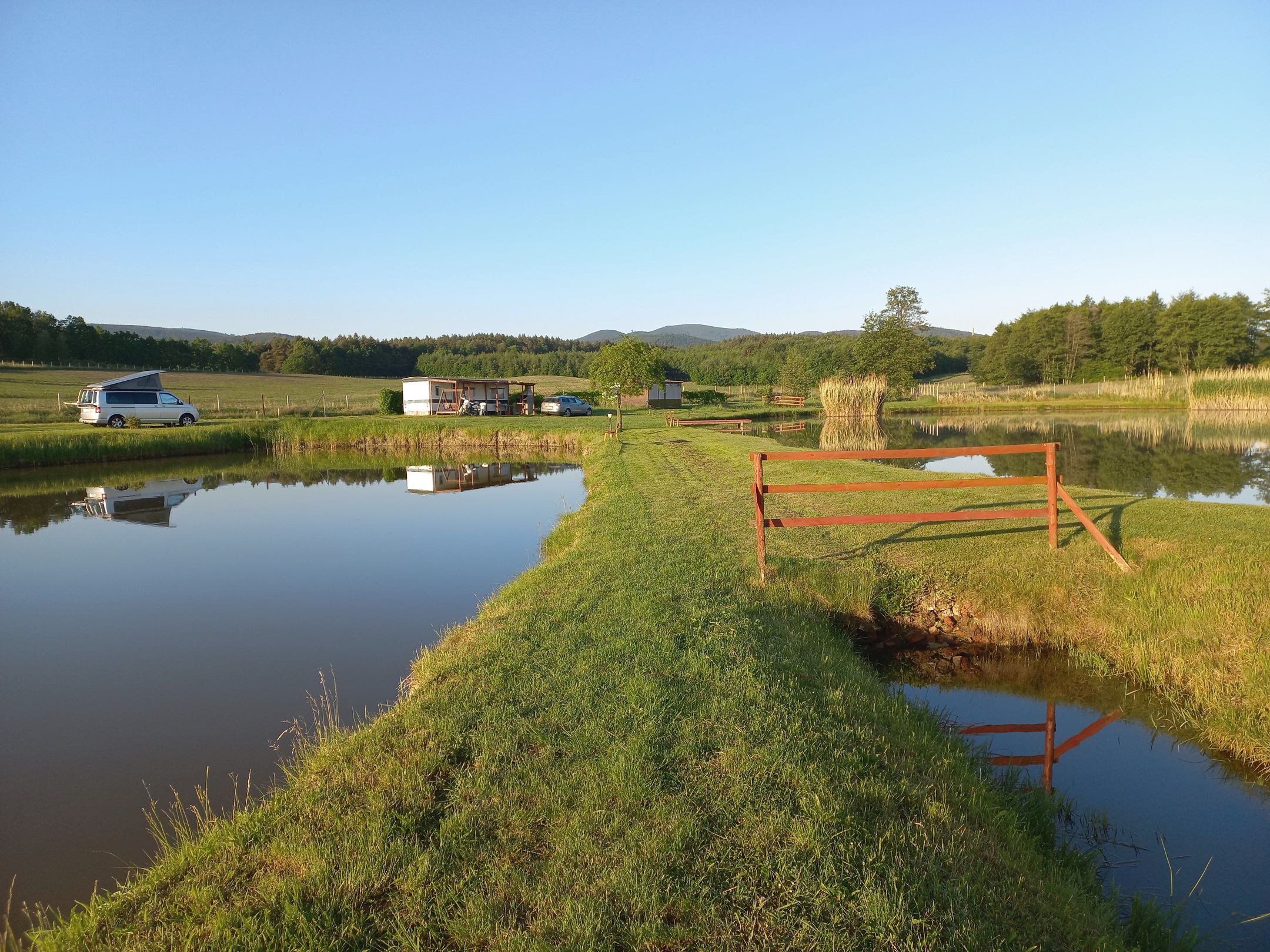 Az első fürdés nélküli éjszaka (Camping nad stawami)