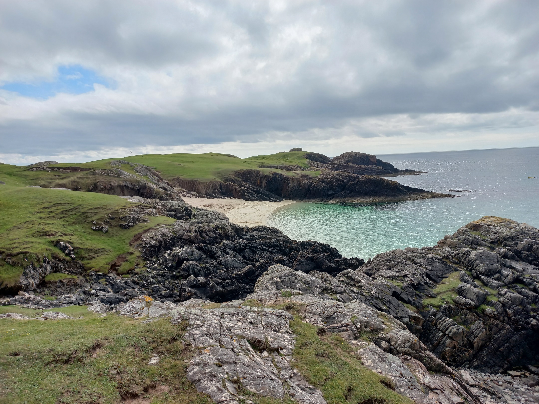 Parányi öblök a Clachtoll Beach környékén