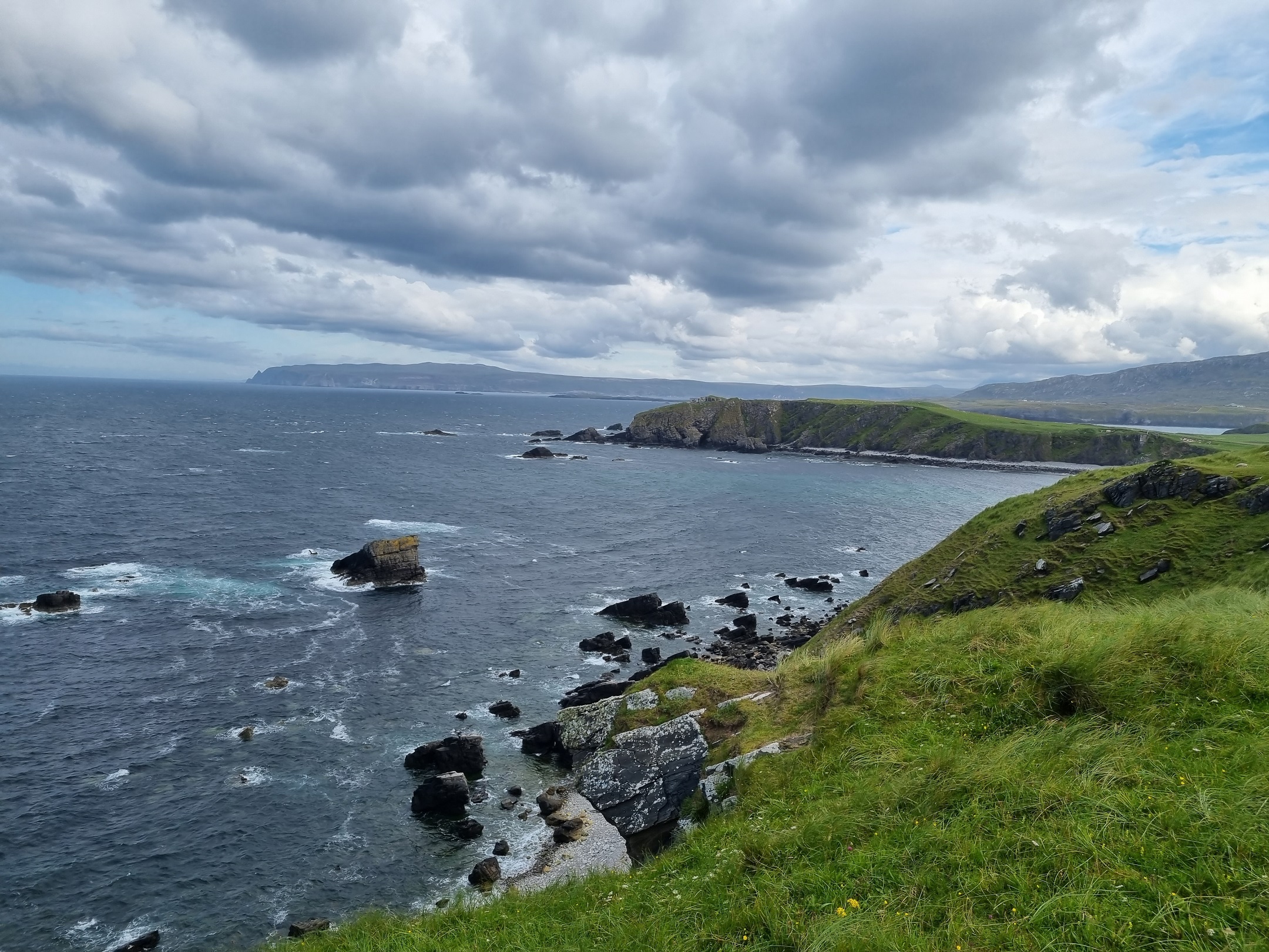 Viharos part a Farad Head félszigeten