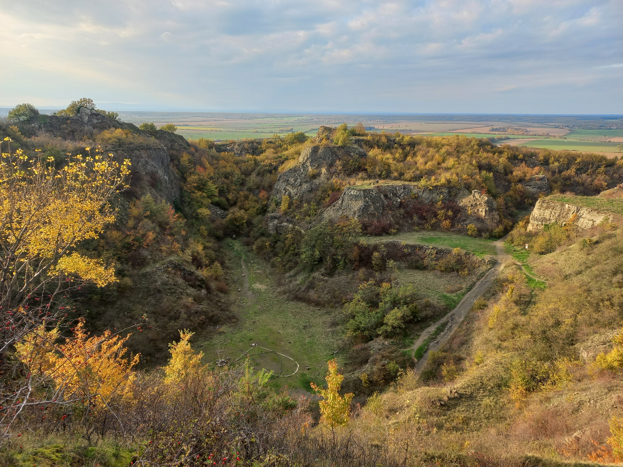 A turistaút már nem vezet fel ide, de érdemes megtenni a kaptatót a kilátásért