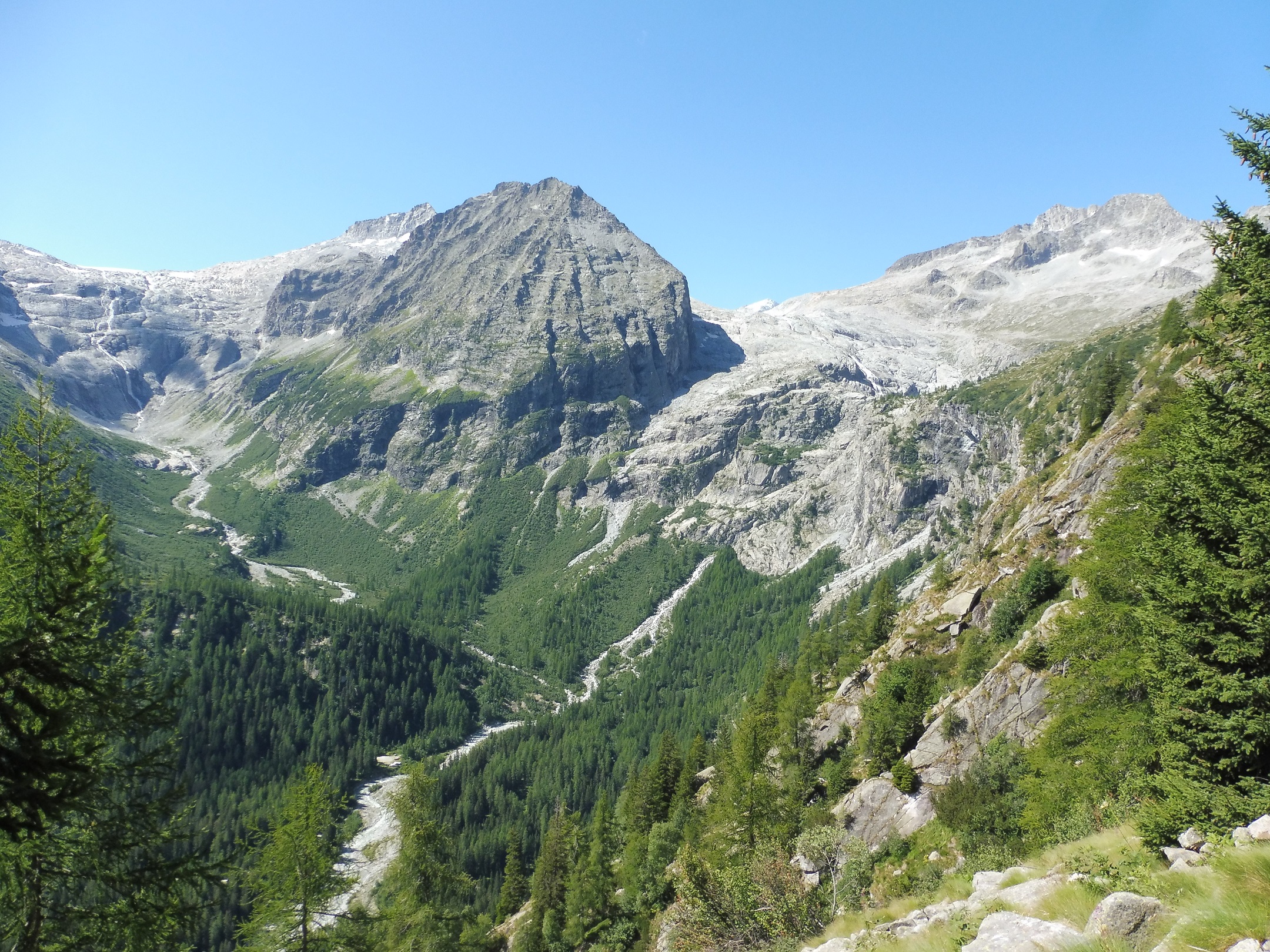 A Vedretta dei Mandrone és a Vedretta della Lobbia gleccserek, amelyek körülölik a Lobbia Alta csúcsot