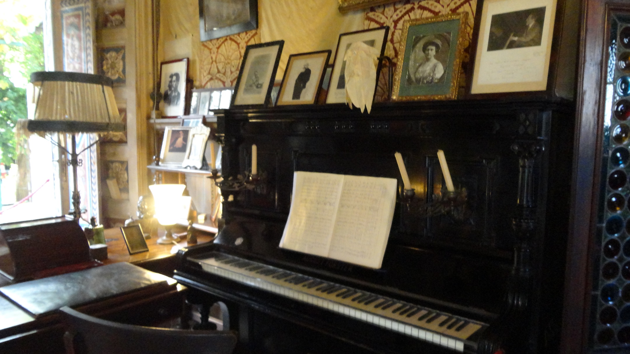 Ezen a zongorán szerezte Puccini többek között a Manon Lescaut IV. felvonását