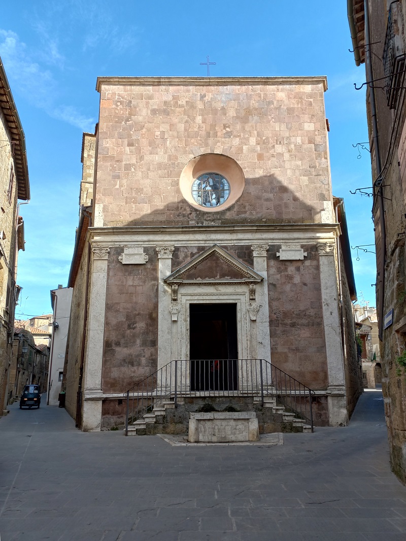 Ni, egy piaggio - és persze egy XII-XIII. századi templom