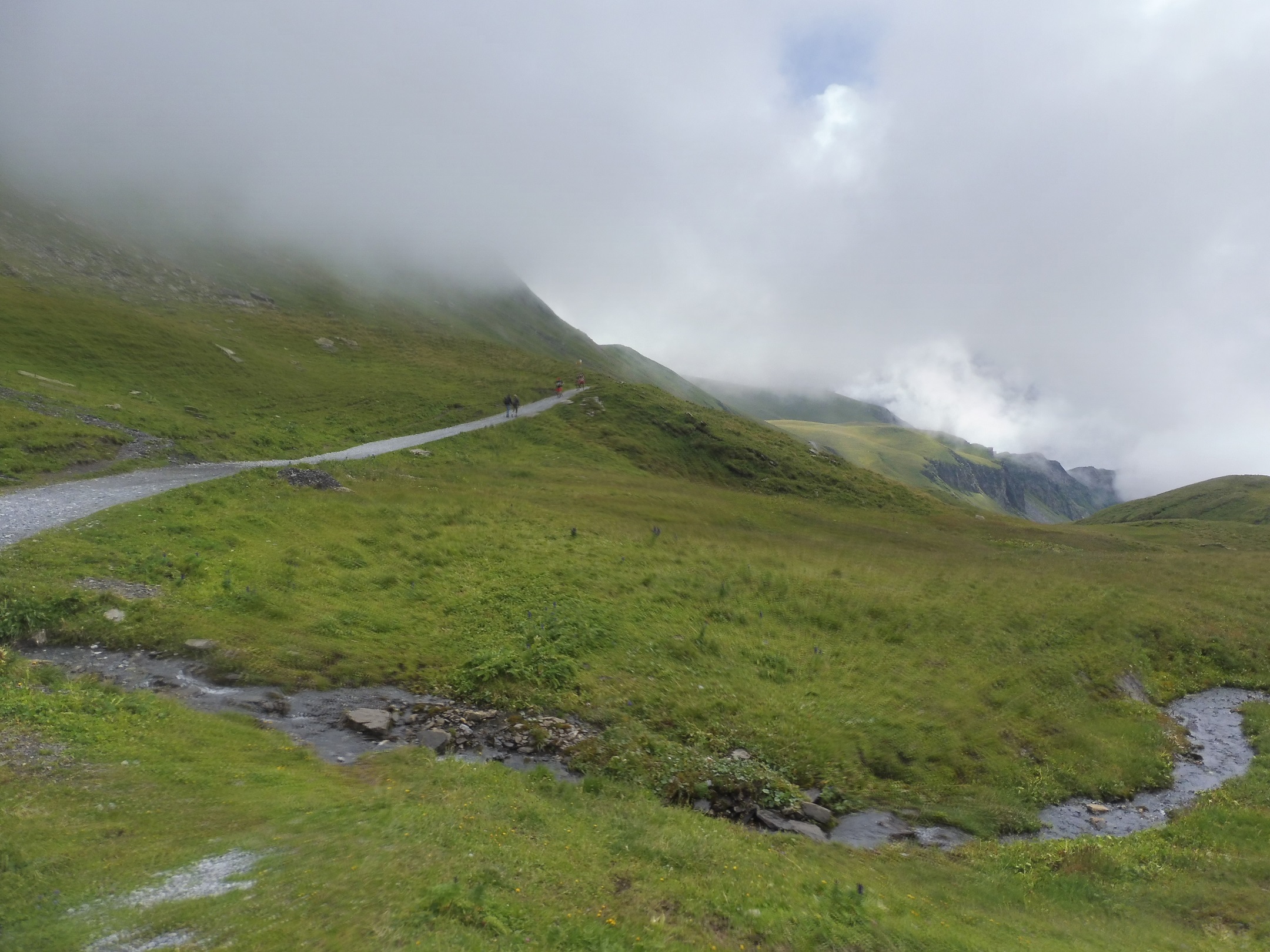 Babakocsival is járható a turistaút a Bachalpsee-ig