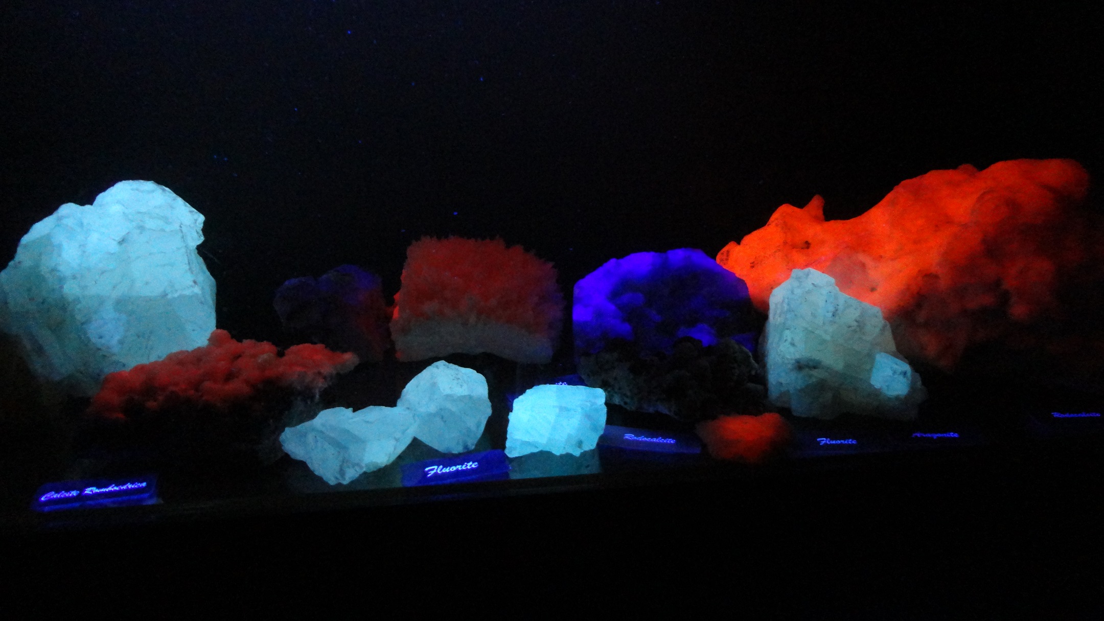 Fluoreszkáló ásványok