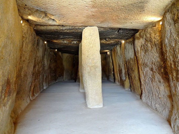 dolmen_de_menga_02.jpg