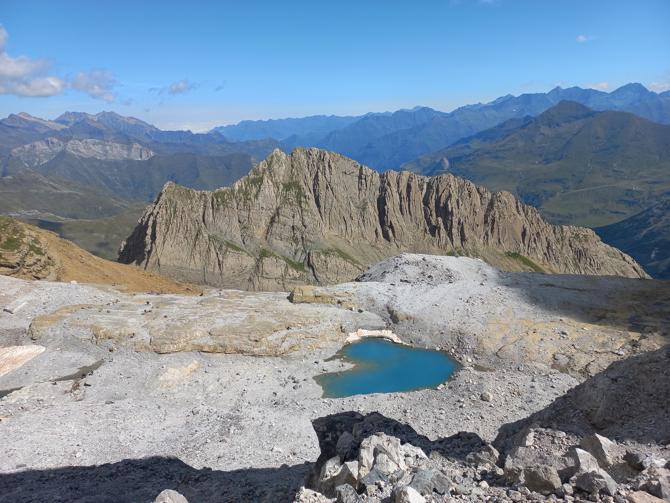 Panoráma Franciaország felé, a nagyon távolban a Pic du Midi obszervatóriumával