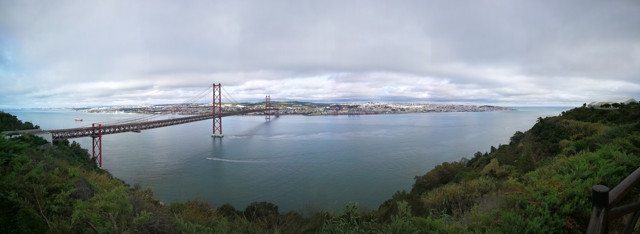 Ponte 25 de Abril, ami megszólalásig hasonlít a Golden Gate hídra