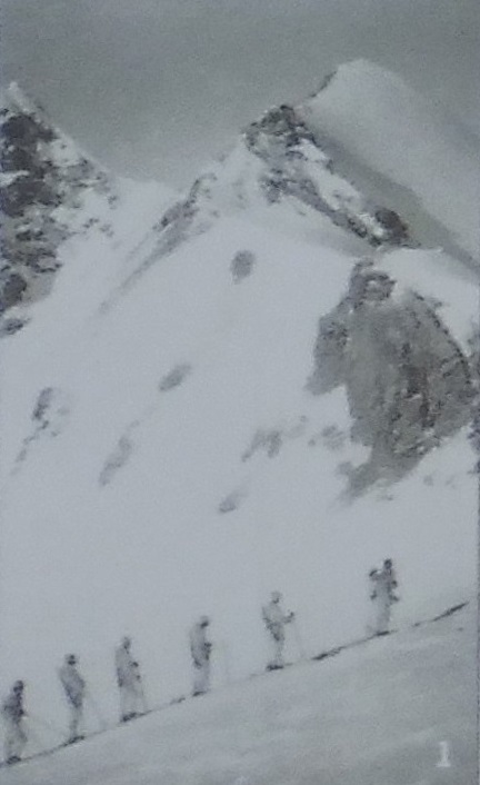Hegyi járőrök a Zebru-gleccseren
