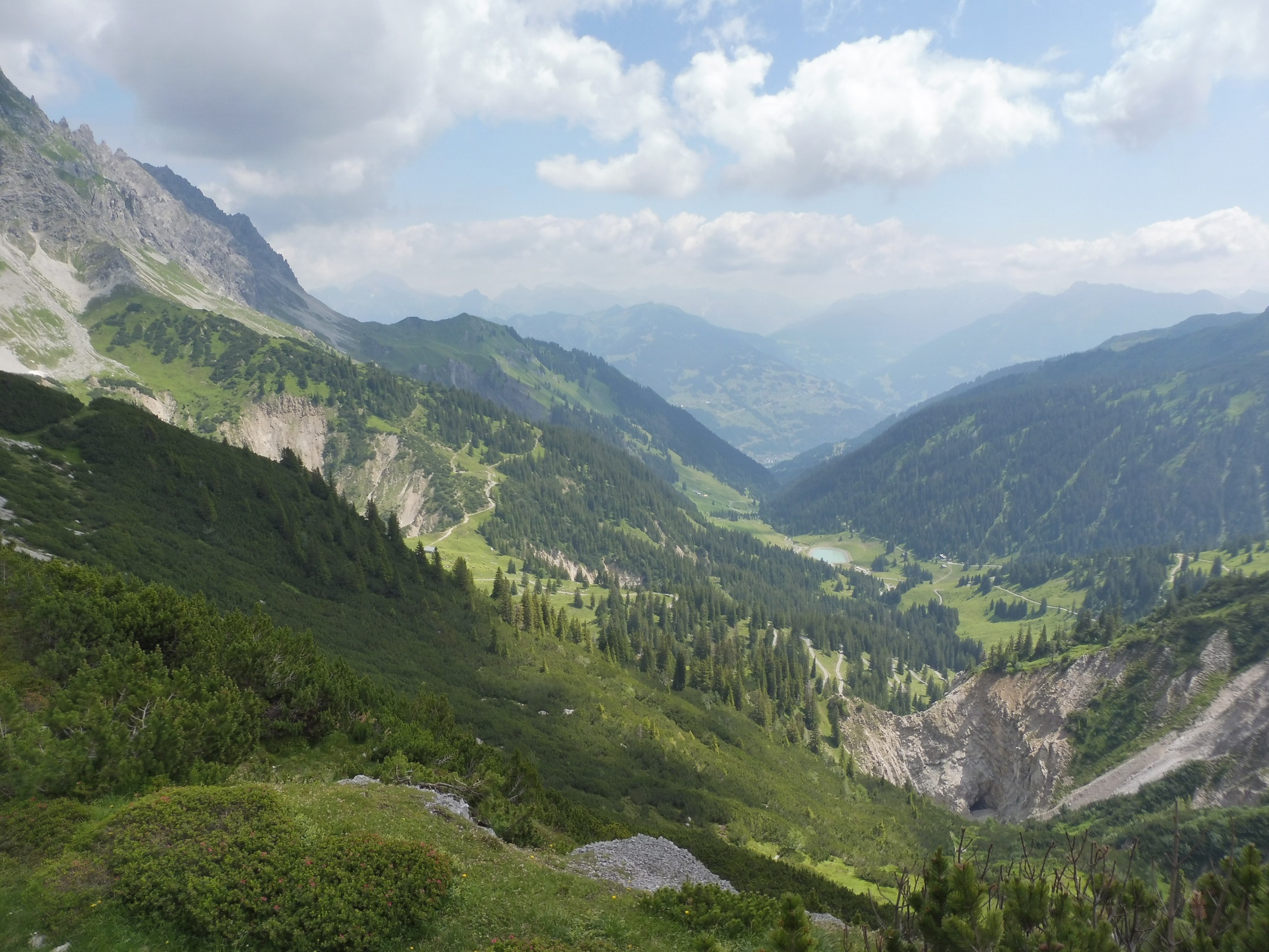 Heinrich Hueter Hütte a völgyben