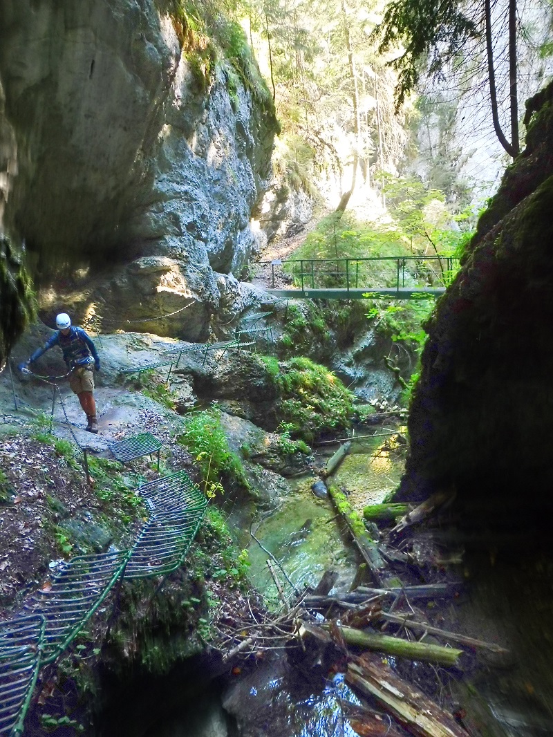 Egy időre rátérünk a sárga turistaútra