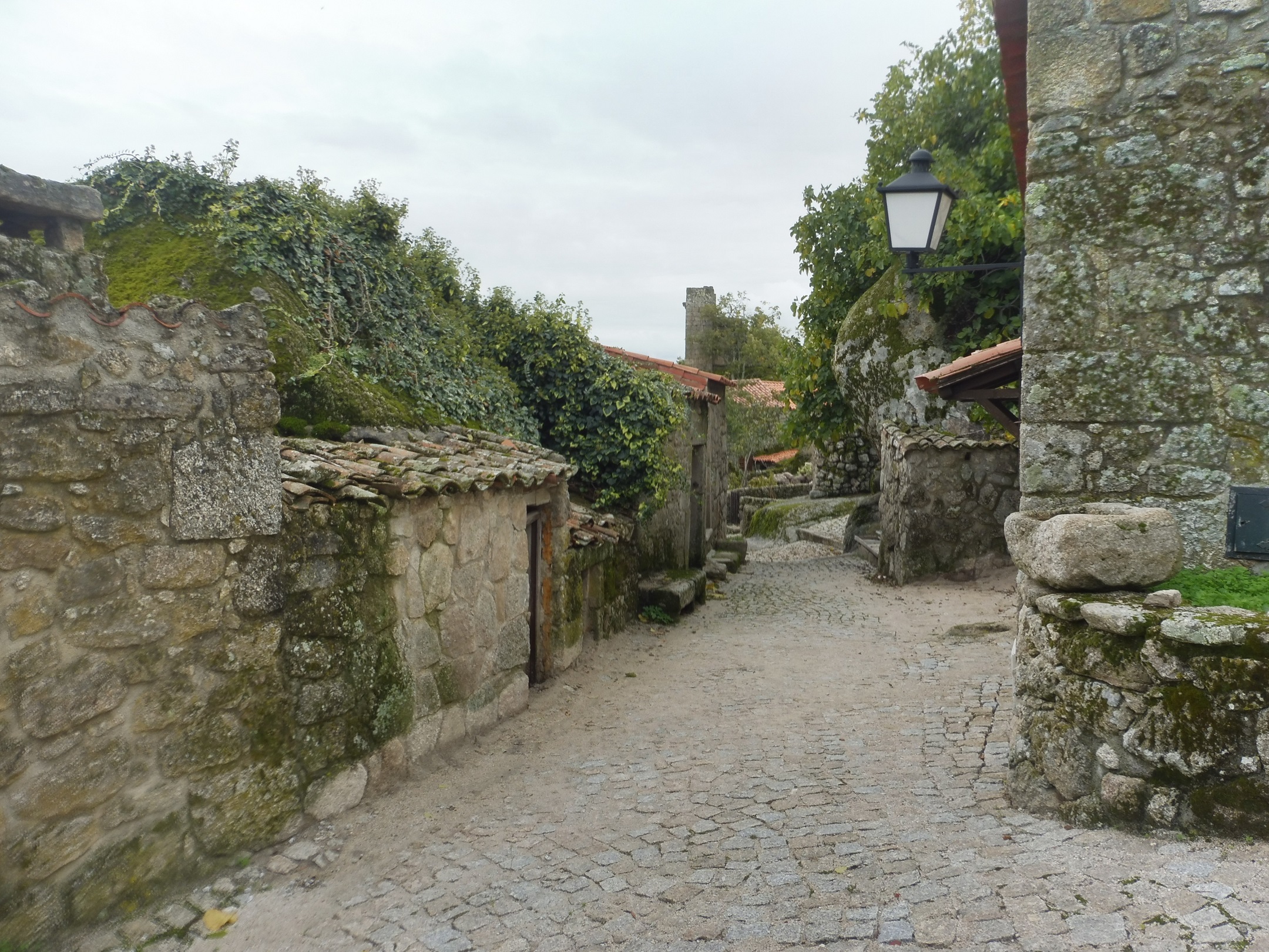 Kihalt középkori utcácskák