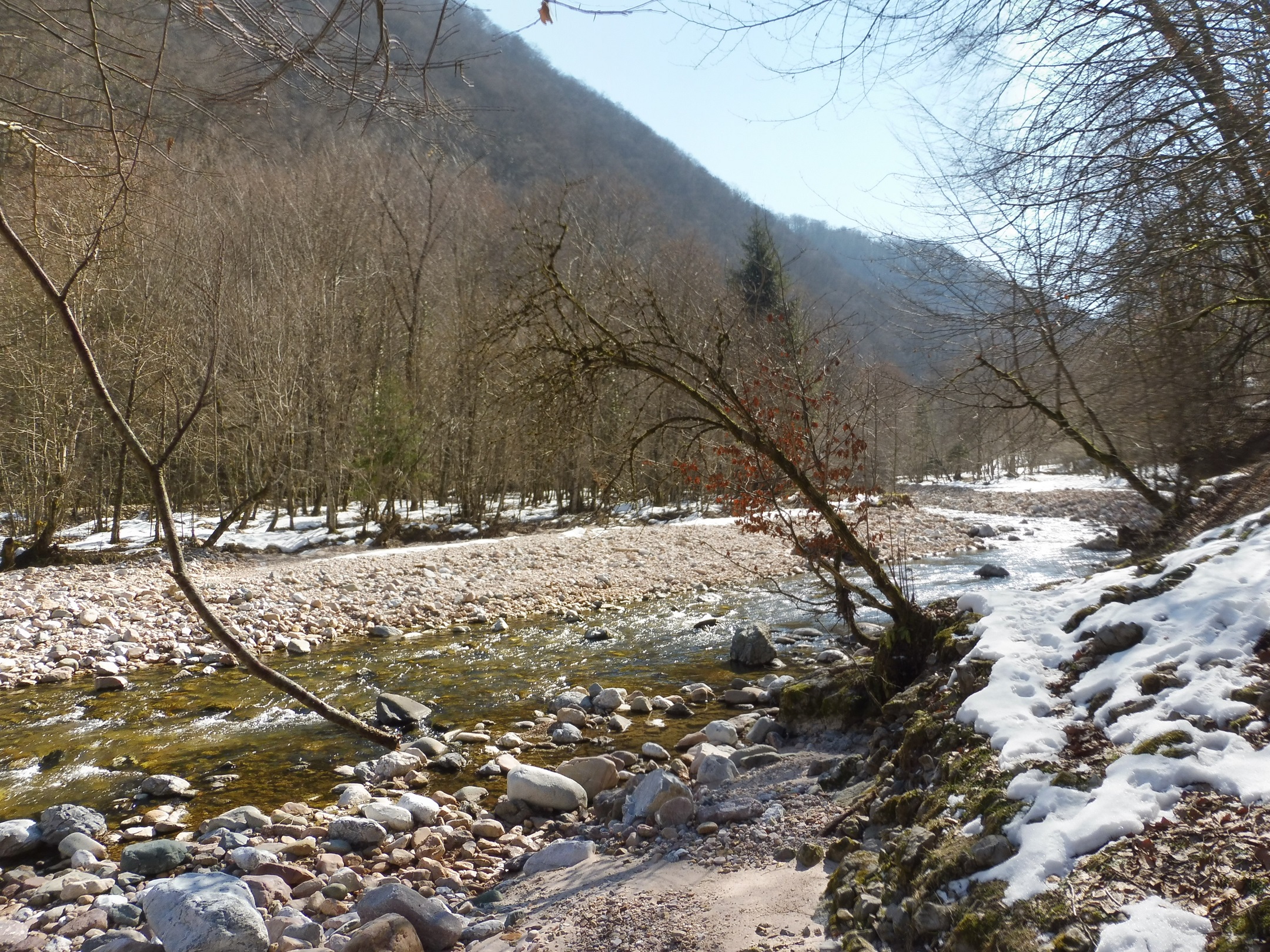 Utunkat állja a patak