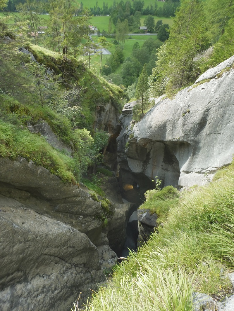 A Trümmelbachfälle felső, nyitott szakasza felülről