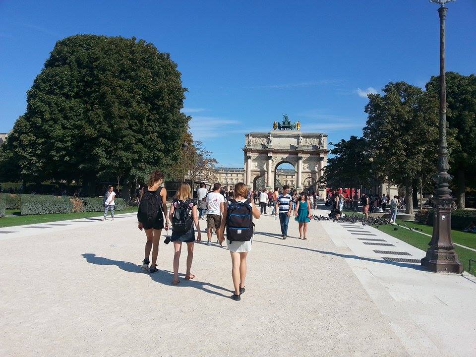 Parkban, Louvre felé menet