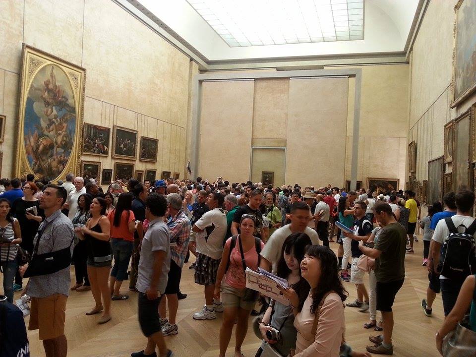Louvre - tömeg a Mona Lisa előtt