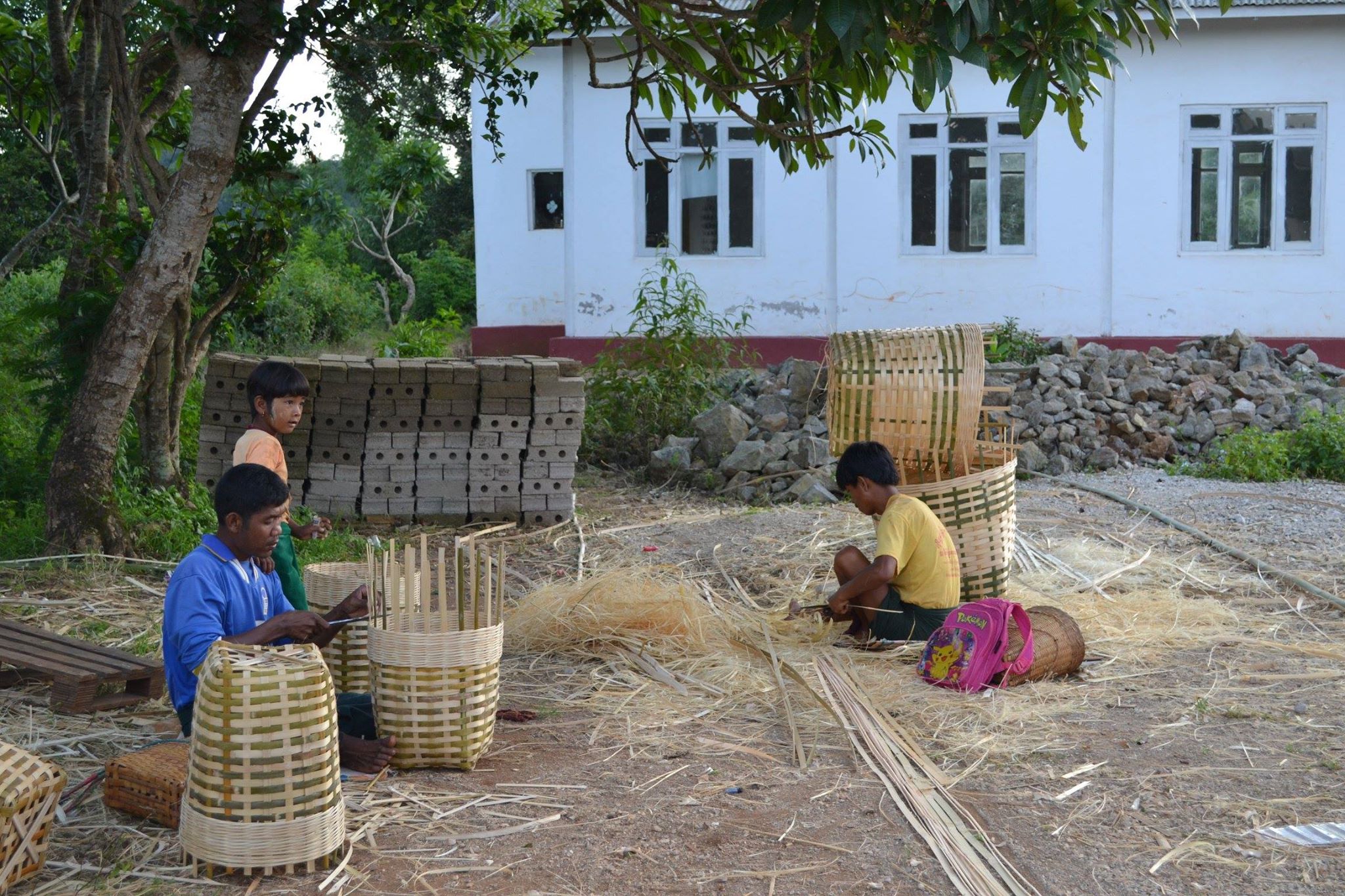Készülnek a bambuszkosarak