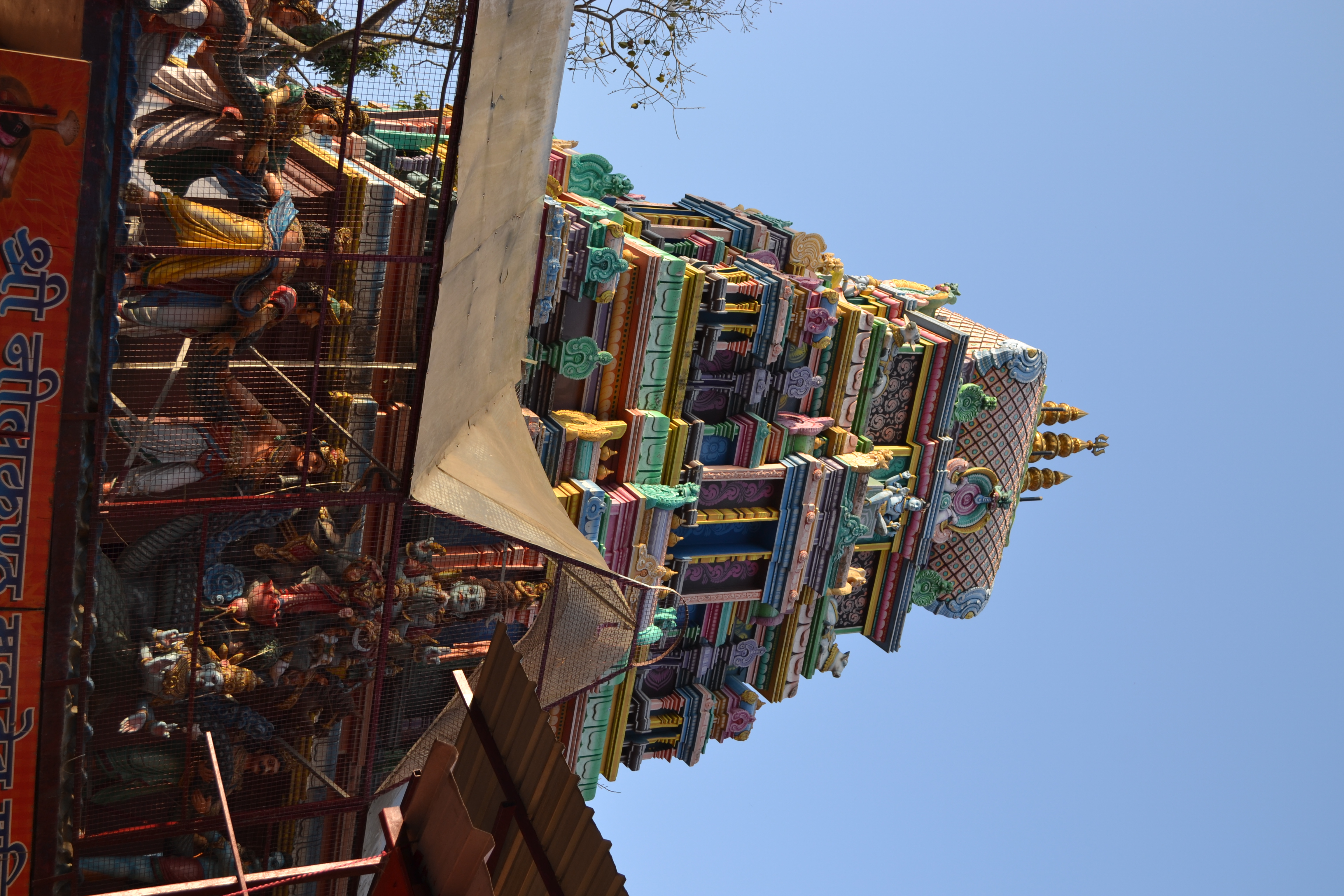 Nem tudom megfordítani a képet, de ez egy dél-indiai templom