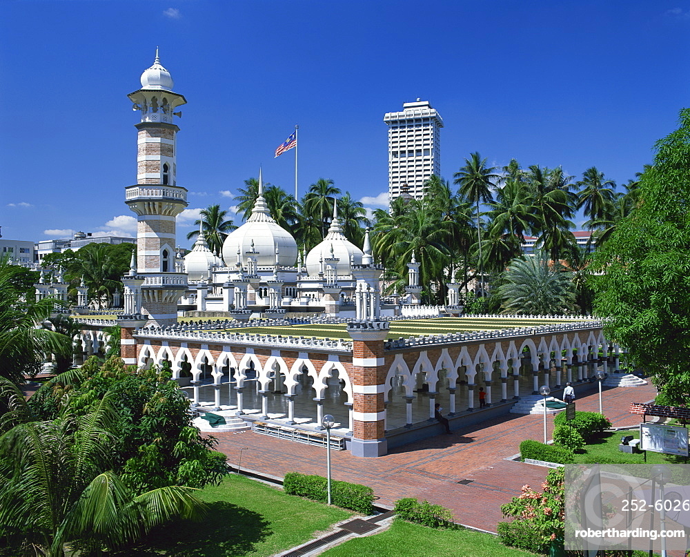 p1130942b-masjidjamek.jpg