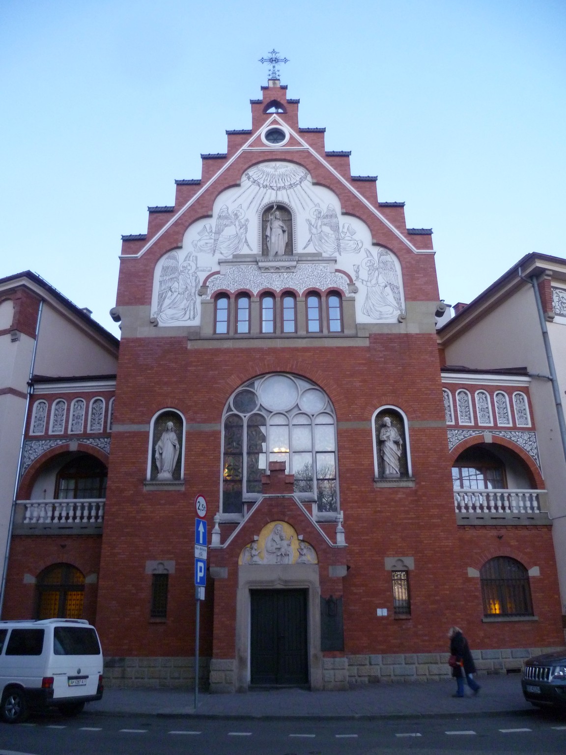 p1160985_sacred_heart_church.jpg