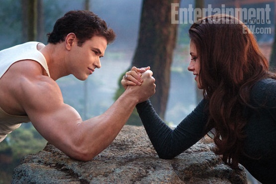 breaking-dawn-arm-wrestle_610.jpg