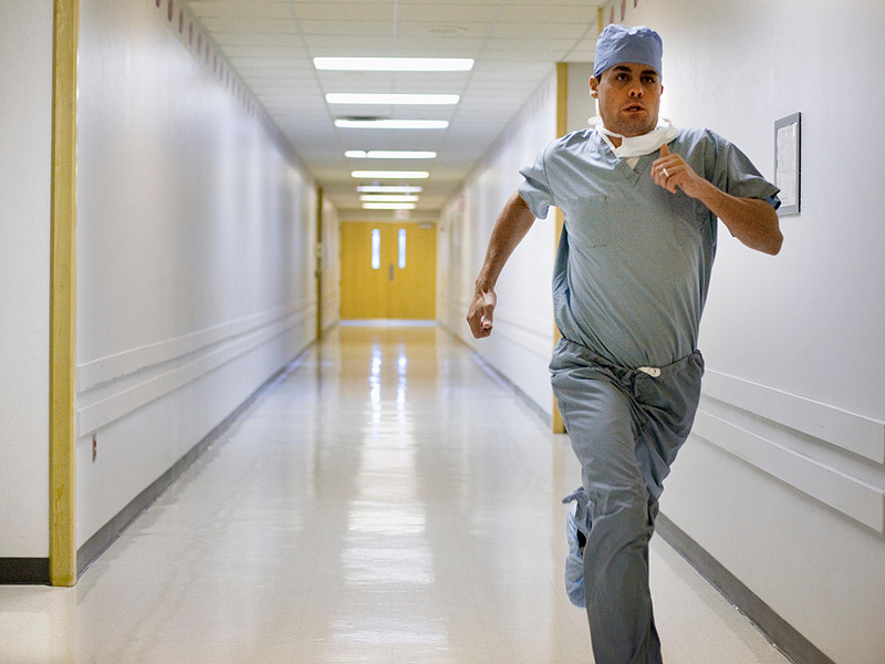 am_151215_surgeon_running_doctor_hospital_800x600.jpg