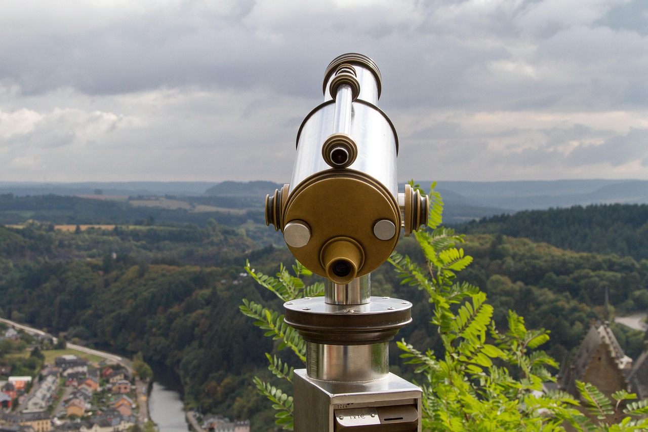 binoculars-2309225_1280.jpg