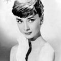 Audrey Hepburn 1929. ezen a napon született<br> Így emlékezünk rá az Emléklapján!