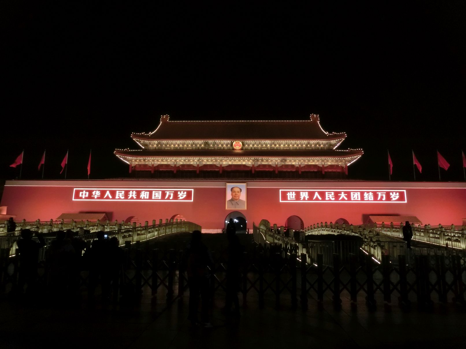 Mao éjszaka is őrzi a tiltott várost