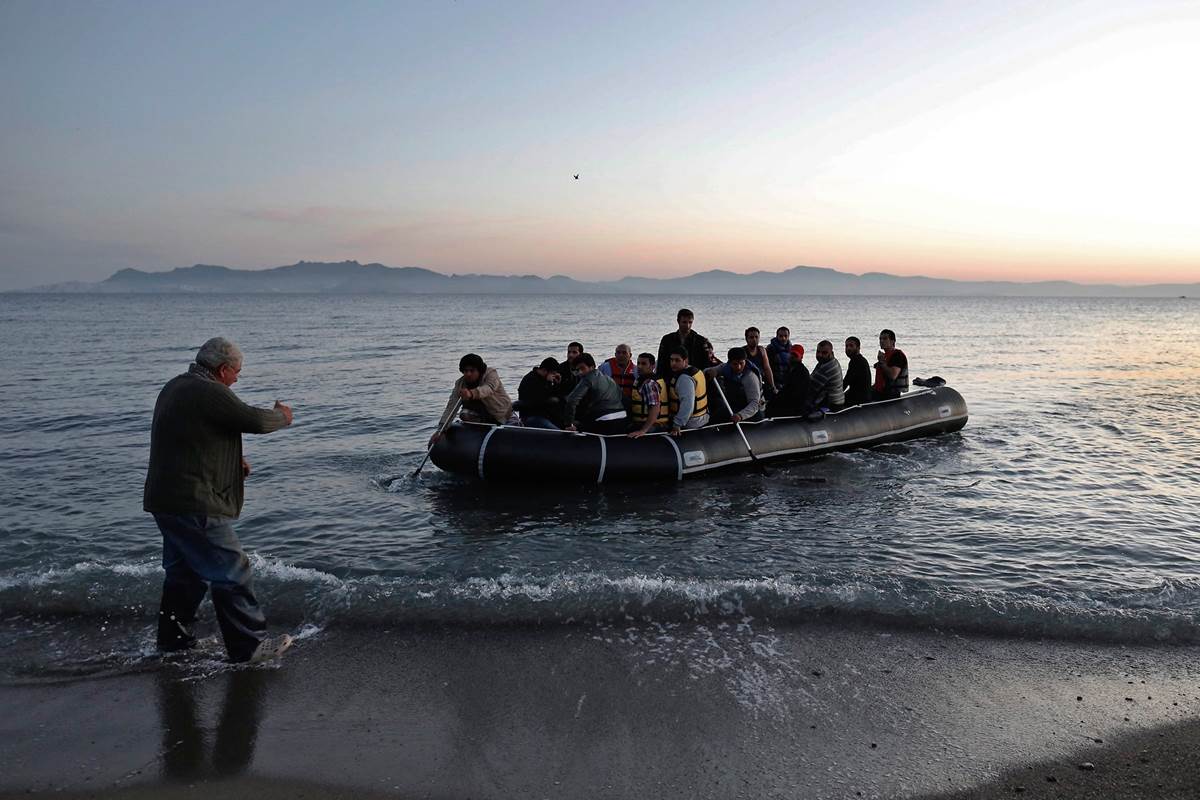 migrants_arriving_in_greece.jpg