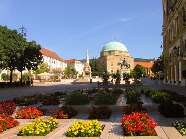 Pécs, az emlékek, a romantika, a pihenés városa