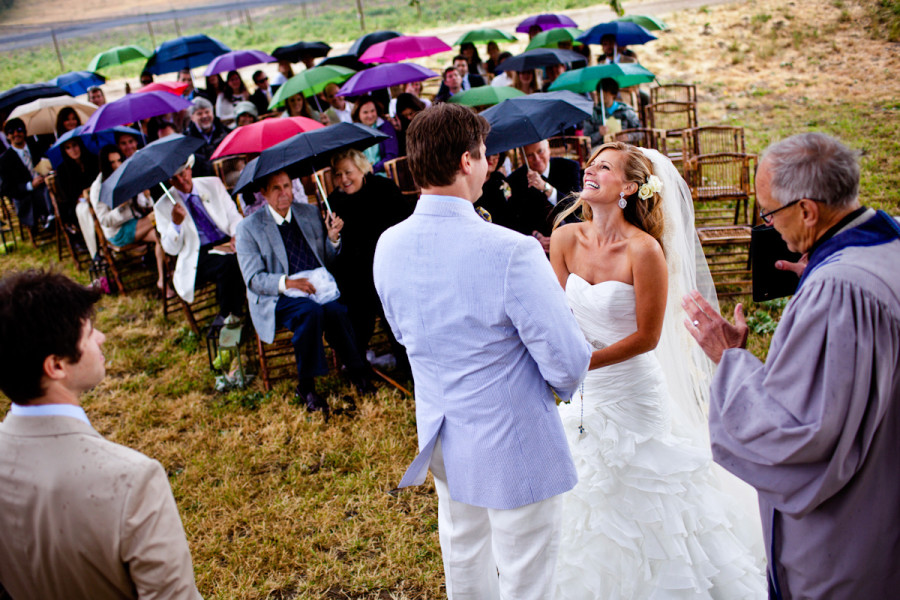 03-rainy-wedding-photos-900x600.jpg