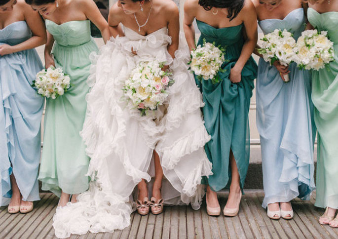 Well-Dressed-Bridesmaids-Trends-Mismatched-10.jpg