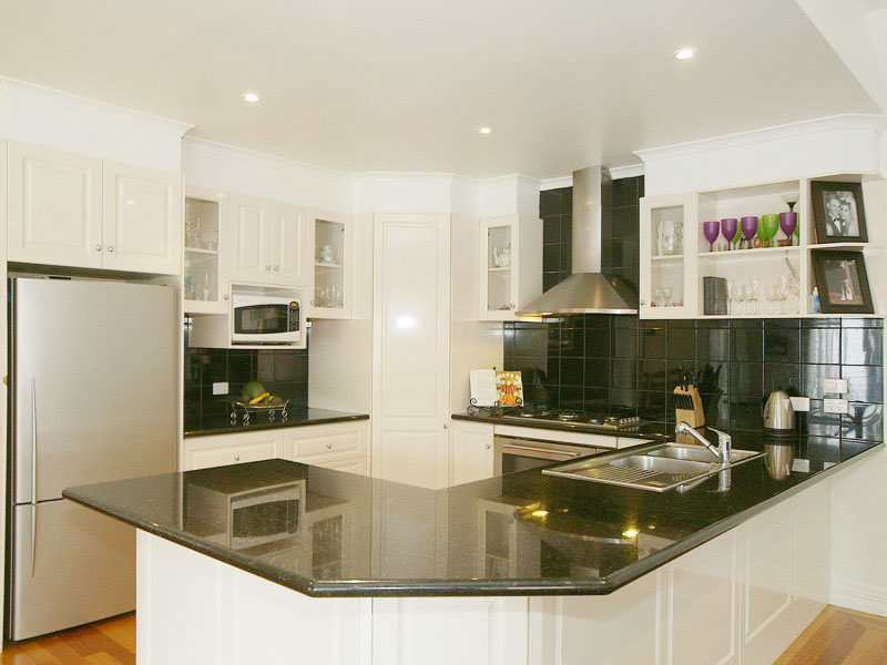 u-shaped-kitchen-designs-30-modern-classic-interiors-23.jpg