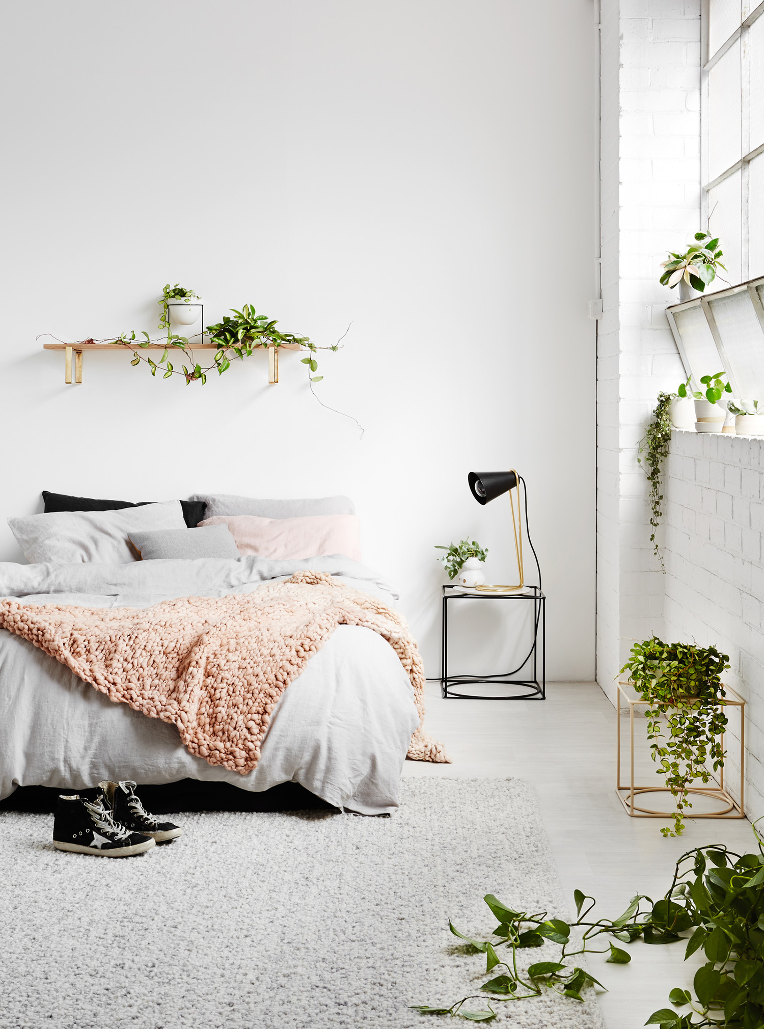 white_bedroom_plants.jpg