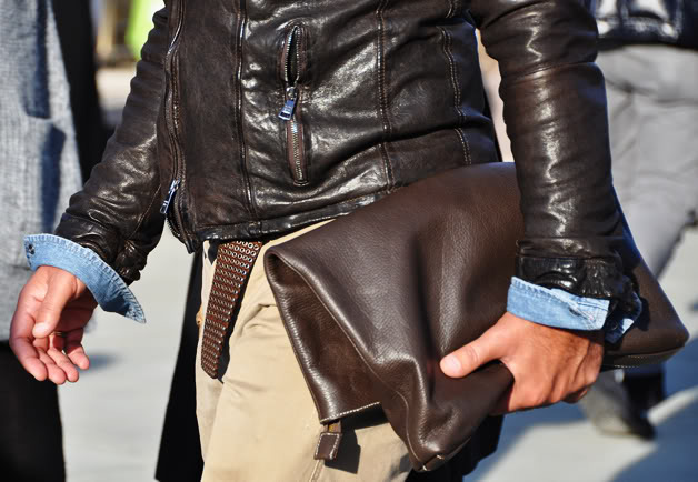 men_clutches_bag_street_style_inspiration_izandrew_blogspot_com_6.jpg