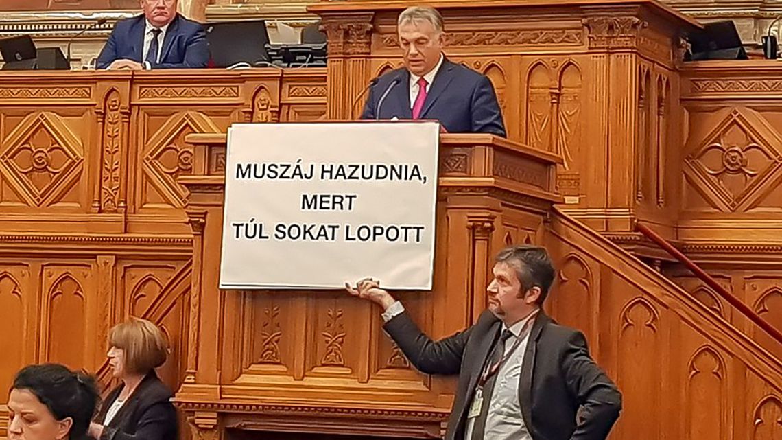 muszajhazudnia.jpg