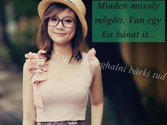 322. Minden mosoly mögött...