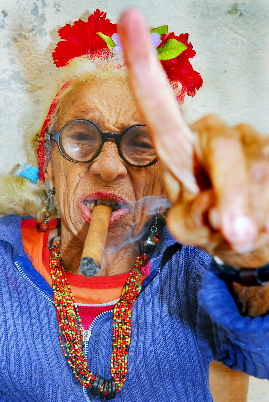 old_lady_cuba_by_regien68-d4n3mz1.jpg