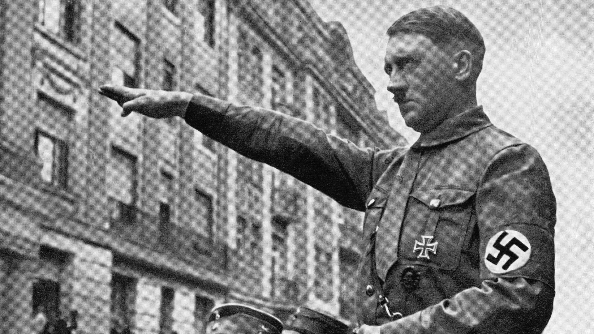 adolf-hitler-gettyimages-119505258.jpg