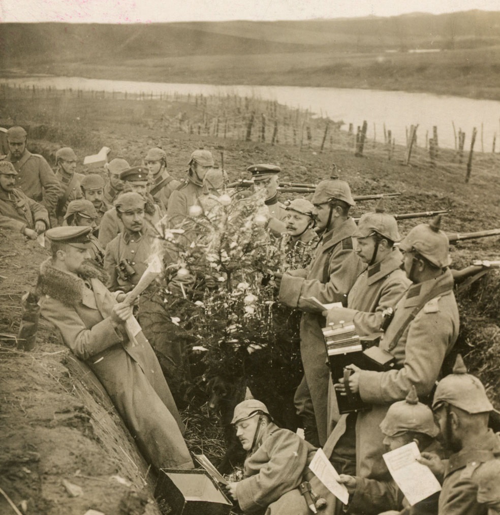 soldiers-german-christmas-trench-world-war-i-1.jpg