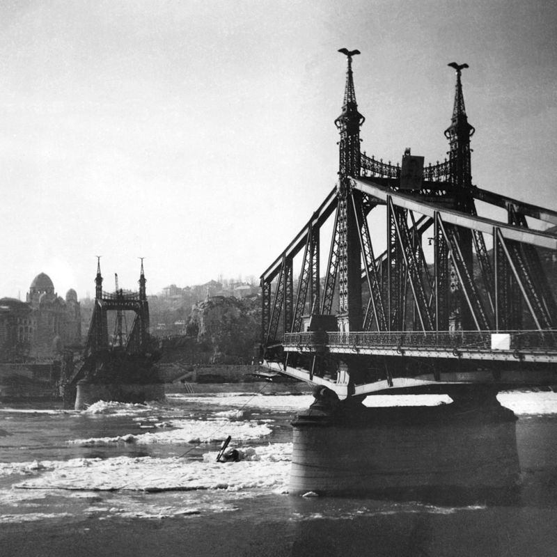 szabadsag_hid_budapest_1946_02_03_id_takacs_amator_fotoja.jpg