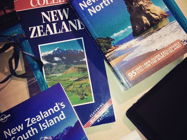 Az évek során lassan elkopott az utazás izgalma. Most újra érzem, irány a földgolyó túlsó része! #mertutaznijo #travel #books #lonely #newzealand #újzéland @reni.atesz