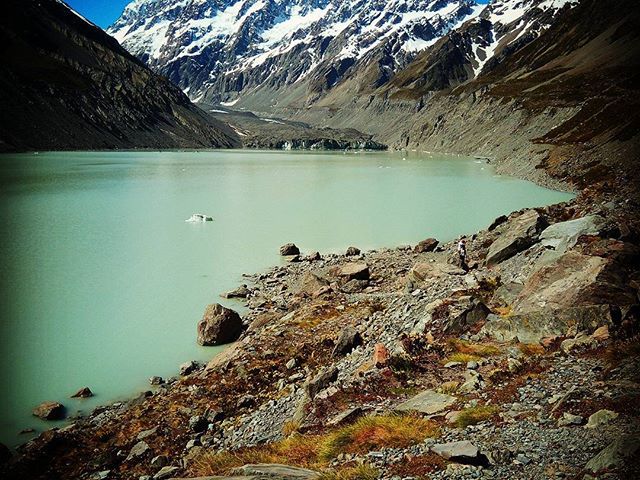 Hooker-gleccser a Mount Cookkal. Hooker-glacier with the Mount Cook. #mertutaznijo
#eupolisz #newzealand #aoraki #mountcook #glacier #mountains #travelphotography #travel